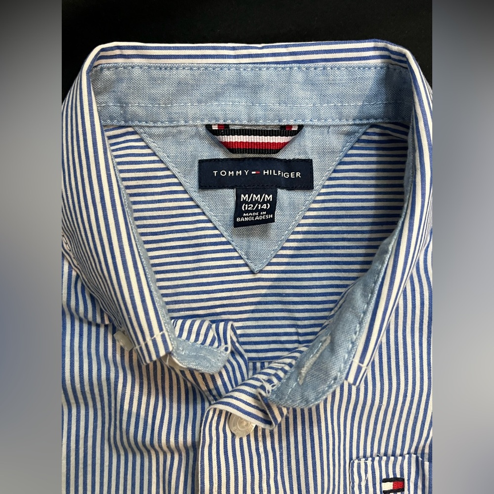 Tommy Hilfiger Boys Striped button-down shirt. Size 12/14. - Picture 2 of 8
